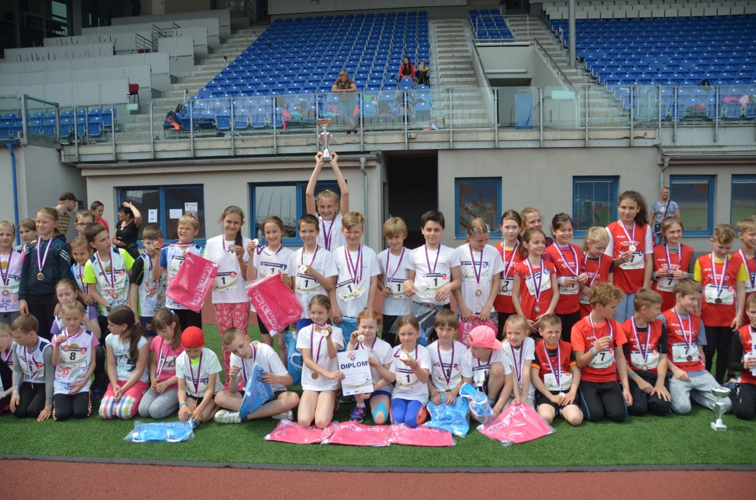 Děti v Ostravě vyzkoušely stadion Zlaté tretry